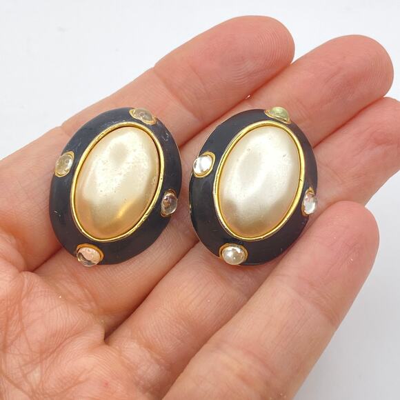 Signed CAROLEE Enamel Faux Pearl Glass Vintage 1980s Oval Clip On Earrings RARE - Picture 1 of 8